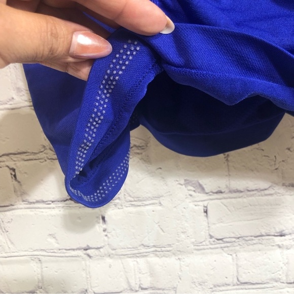 Athleta fitness top with elastic on the back and front - Picture 6 of 10